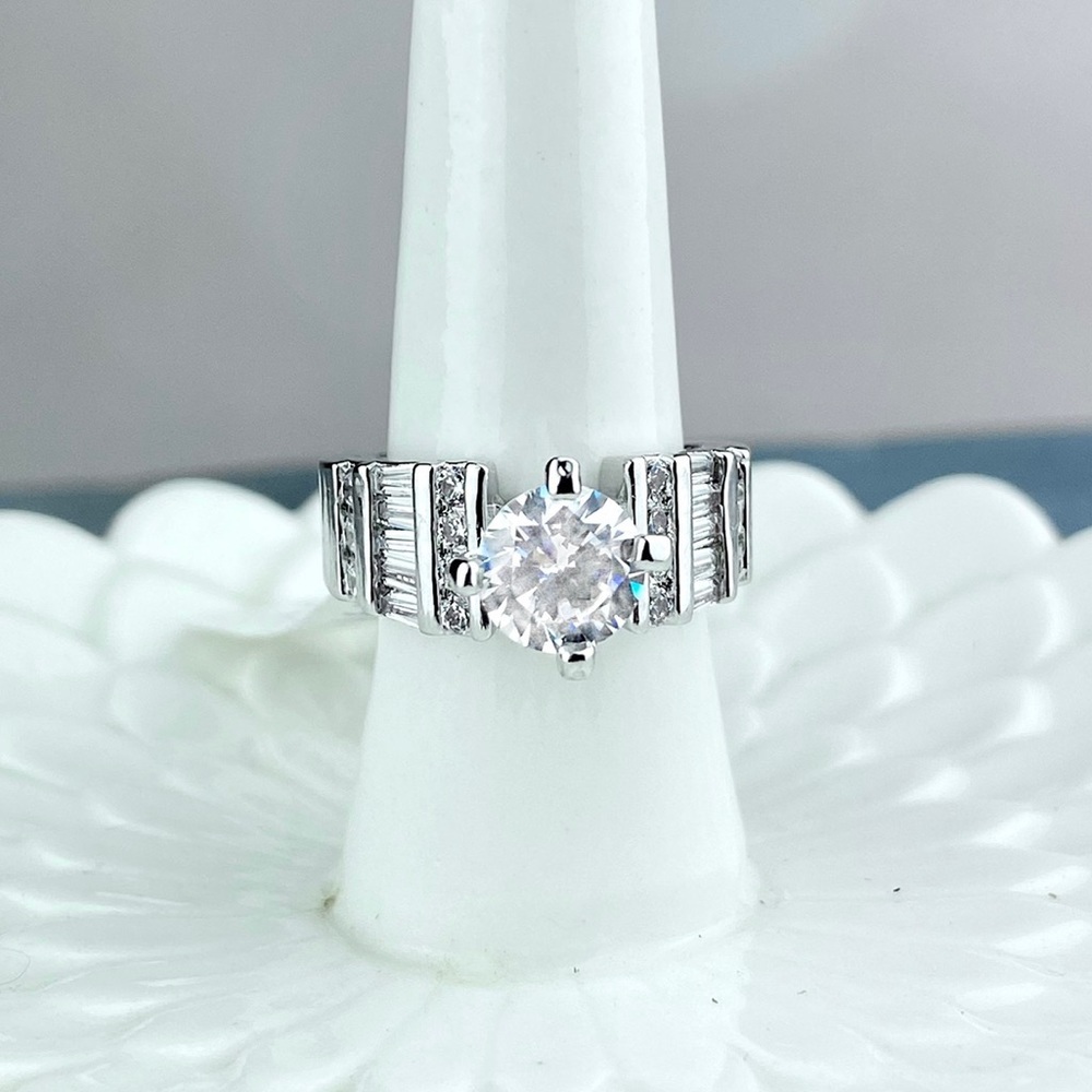 NWT Boutique Huge Brilliant Cut Rhinestone Dinner Formal Fashion Ring 10